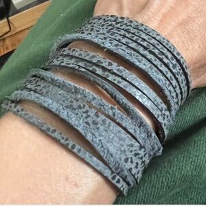 Ennelle Gray/Black Pebbled  Leather Slice Bracelet